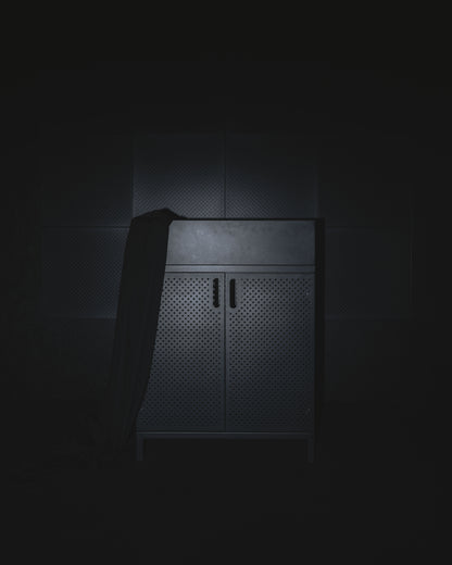 Designová kovová skříň s límcem #4010